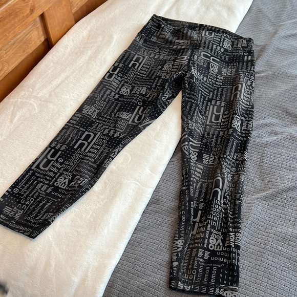 lululemon athletica Pants - Gorgeous Lululemon 23” crop leggings size 12